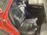 人間が歩行時に行っている「頭部の安定(目線の安定)」を車内でも再現する為、骨盤を支えて姿勢を崩しにくくするシート設計が取り入れられています!