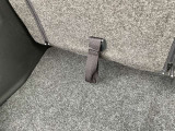 リヤシートを倒す時に引っ張るストラップです。