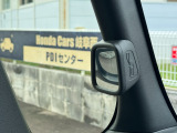 フロントピラーに死角を写すミラーが付いていて安心です。