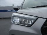 LEDライト&フォグランプ。雨の日や夜道でもしっかりと視界を確保し、安心して運転していただけます
