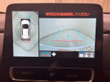 車を上から見たような視点のパノラミックビューモニター。後方の死角だけでなく左右や前方の障害物の発見もしやすくなります!