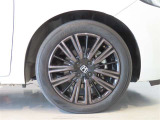 純正のアルミホイール装着車です。タイヤサイズは185/55R16です。