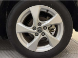 「トヨタ純正アルミホイール」を装着!純正なので車のデザインともマッチしています。高級感やスポーティーさを際立たせてくれます。