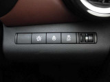 運転席右側に各種スイッチが集約されています!車線逸脱警報システム、衝突被害軽減ブレーキ、踏み間違い衝突防止アシスト付きで安全装備も充実しています