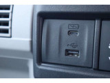 【充電ポート】USB・タイプC充電ポートを備え、利便性も◯です!