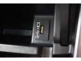 USBオーディオ用ソケットがついていますので携帯電話などを接続すれば音楽等の再生が可能です!
