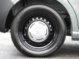 ★右後タイヤ★カジュアルに足元を彩るハーフタイプのホイールキャップです!タイヤ詳細 155/65R14インチでタイヤの溝は、6mmございます。