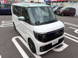 車に近づけば自動でドアが開き、離れれば自動で閉まります。荷物の多い時や手がふさがっている時でも、スムーズに乗り降りができます。また、うっかりドアロックを忘れてしまう心配もありません。