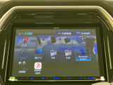 複数のソースが画面に並び、使いたい音源を選びやすい表示です。地デジやFM、Bluetooth AUDIOなどに対応した選択肢があり、日々の移動時間に合わせて楽しめます。