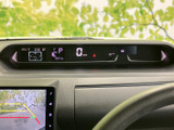 運転席前方に情報がまとまり、速度やシフト位置などをひと目で確認しやすい表示です。表示が見やすく、視線の移動を抑えながら走行に必要な情報を把握できるため、日々の運転を支えます。