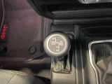 普段は「2WD(FR)」で静かに低燃費走行、悪天候時は「4WD」へと簡単に切り替え可能。