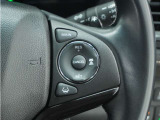 ◆アダプティブクルーズコントロール◆予め設定した車速内でクルマが自動的に加減速。前走車との適切な車間距離を維持しながら追従走行します。【LKAS】車線維持支援システムでステアリング操作を支援。