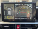 車両の前後左右に搭載されたカメラの映像を合成し、車を上から見下ろしているような映像をミニターに映し出すシステムのパノラミックビューモニター搭載!