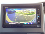 バックモニター付きで、車庫入れやバック時の後方確認をしっかりサポート。モニターに映し出される映像で死角も確認しやすく、狭い場所での駐車や後退時の操作をより安心して行えます。