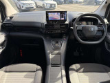 フランス車ならではのオシャレな内装がオススメです!