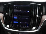 プラグインハイブリッドシステムは、各ドライブモードに応じて電気モーターとガソリンエンジンを協調制御します。