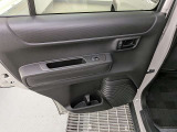 パワーウィンドウのスイッチですよ。運転席に居ながら窓を開け閉めのコントロールできます。