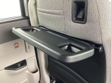 シートバックテーブル付です!!停車時の休憩中に重宝します!!