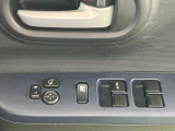 電動格納ドアミラーを装備しており、駐車場などでミラーを折りたたんでおくことも簡単にできます。
