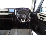 視界良好、操作しやすい運転席です。