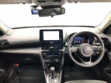 シンプルながら機能性あふれる運転席廻りです。視界性もよく、運転しやすいですよ。