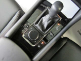 最近、採用車両が増えている電動パーキング。簡単操作で安心!アクセル離してもブレーキを保持する、オートホールド機能付き!
