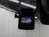 交通事故処理の迅速化等、運転中の「万が一」を記録してくれ、もしもの時も心強いドライブレコーダーを装備しています。