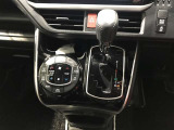 オートエアコンです。温度設定ができます。冷え性の方が乗っても安心ですね♪