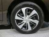 純正デザインのホイールキャップです 車両デザインを損ねることのないデザインです インチサイズは15インチで、快適な乗り心地を保ちます
