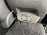 後席用にUSBポートが装備されております。