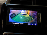 バックカメラの画像です。ガイドラインがスムースな車庫入れをサポートいたします。車庫入れの安心感がアップしますね。