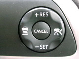レーダークルーズコントロール♪レーダーとカメラで先行車を認識し、車速に応じた車間距離を保ちながら追従走行を支援します♪ロングドライブを快適にし、高速道路での渋滞やノロノロ運転をサポートします♪