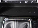 【ワイヤレス充電】ワイヤレス充電Qi規格に対応したスマートフォンなどの携帯機器を充電できます。