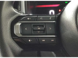 運転中目線を変えずにオーディオの操作ができるステアリングスイッチです