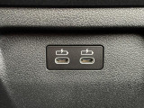 【USBポート】CタイプのUSBポートになります。2つございますので、使い方は自由自在♪