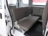 当店では専任のメカニックが大切なお客様のお車を一台一台丁寧に整備いたします。自社認証工場にてリフトアップし下回りまでキッチリ検査いたします。