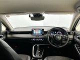 【前方視界】開放的な前方視界!運転がしやすく疲れにくいです♪窓が大きく、見通しがとっても良いおクルマですよ♪