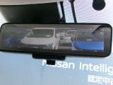インテリジェント・ルームミラー:車両後方のカメラ映像をミラー面に映し出すので、車内の状況や、天候などに影響されずいつでもクリアな後方視界が得られます。