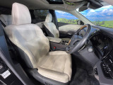 運転席シート廻りは使用感も少なく、良好な状態となっています。前オーナー様が丁寧に使っていたことがよくわかりますね。