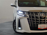 LEDヘッドライト&フォグライトで夜道を明るく照らしてくれるので安心♪