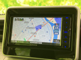 地図上に道路や周辺施設が表示され、現在地の確認や目的地までのルート把握に役立ちます。画面内には距離表示や案内項目もあり、道順を見ながら移動したいときに便利。