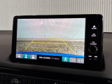 【バックカメラ】リバースにするだけで映ります、後方の安全確認や、狭い駐車場での車庫入れ、雨の日や夜間など視界の悪い時に便利です!安全にバックする為には欠かせない装備です。