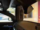 ☆BMWのルームミラーには自動防眩機能が備わっております。後続車のヘッドライトの明るさで幻惑されるのを防止☆