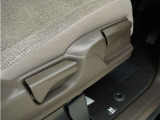 ◆シートハイトアジャスター◆運転席を上下に高さ調節ができます!運転ポジションを体格に合わせてシート調整できます。