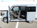 左側センターピラーレスなので荷物の積み下ろしもラクラク♪