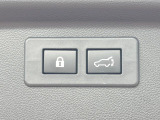 【パワーバックドア】スマートキーや運転席のボタンを押すだけでリアゲートが自動で開閉します!荷物を持っている時や、高い位置にあるバックドアを閉める際に便利な機能です♪
