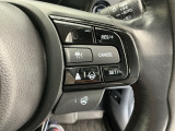 アクセルから足を離しても設定したスピードを保ち走行し、高速道路での疲労軽減に役立つクルーズコントロール、暖房が効くまでの間に手のひらをじんわり暖めてくれるステアリングヒーター付きです!