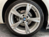 BMWならではの卓越した走りを支えるホイールと足回りです!日本車の走りに慣れている方にもぜひ体感して頂きたいほど、高いレベルでまとまっています!
