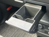 納車時にメンテナンスノートをお渡しします。おクルマの点検整備や保証内容がきちんと記録されているから安心です。メンテナンスは安心と信頼の日産サービス工場で。