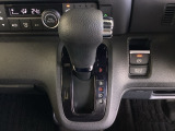 発進時から滑らかに加速する無段階変速のCVTはストップ&ゴーの多い街の中も快適です